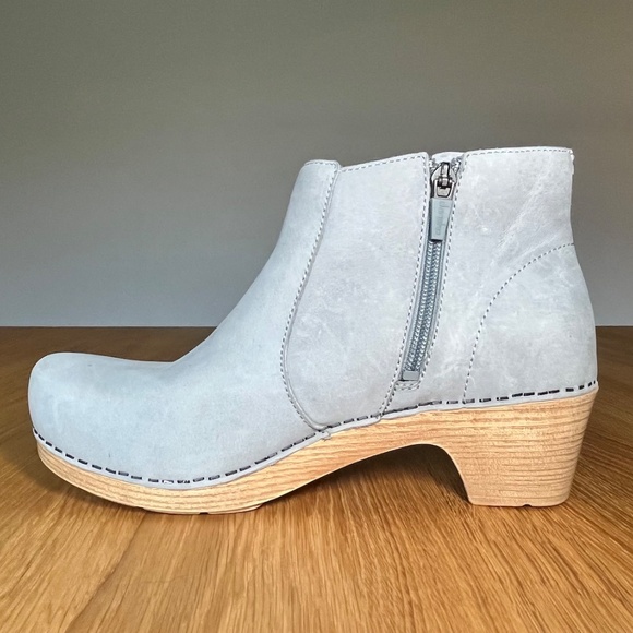 Dansko Maria Boot Light Grey Gray Nubuck Leather US 8.5 EU 39 Womens - Picture 8 of 15